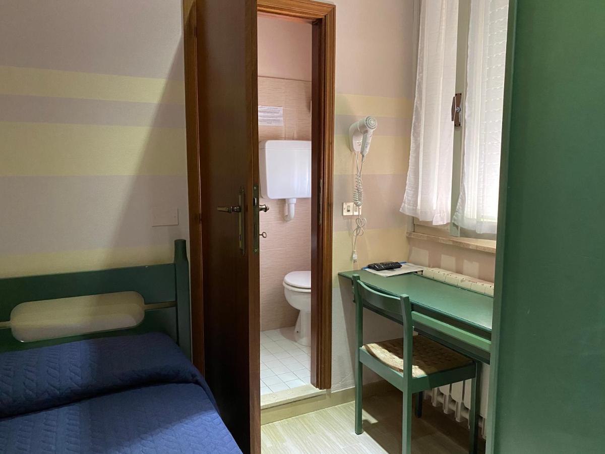 Hotel Moderno - Bed & Breakfast Cervia Exterior foto
