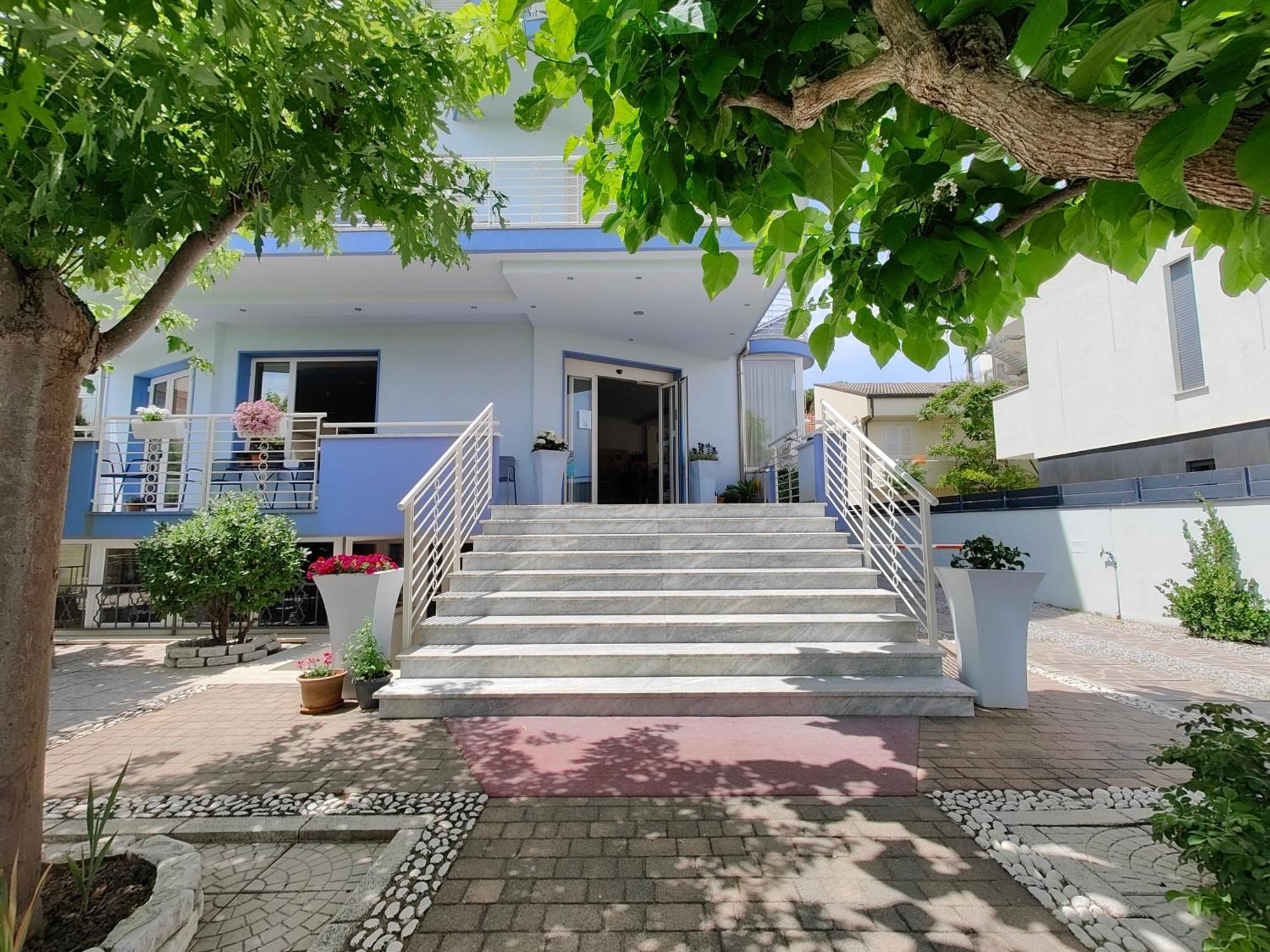 Hotel Moderno - Bed & Breakfast Cervia Exterior foto