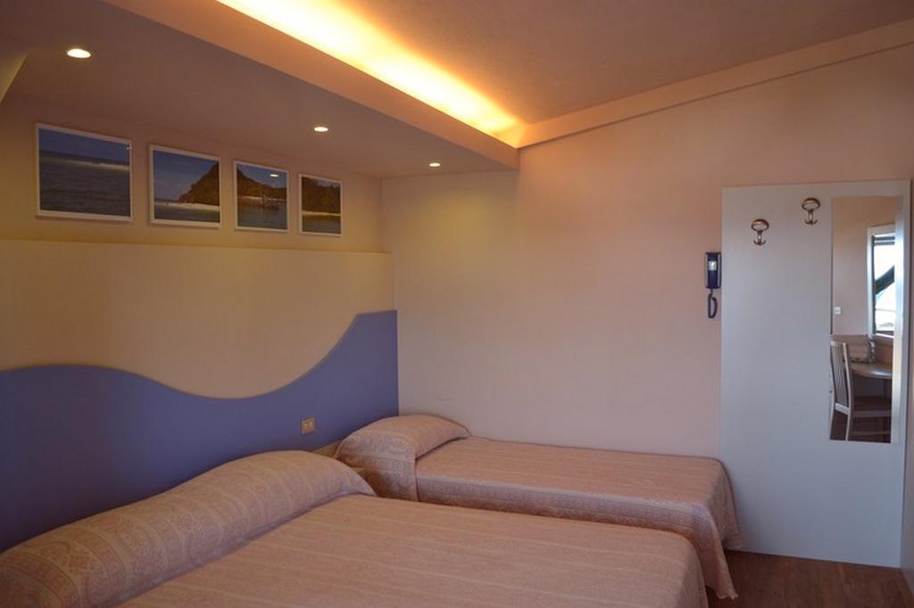 Hotel Moderno - Bed & Breakfast Cervia Quarto foto
