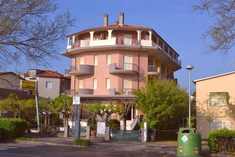 Hotel Moderno - Bed & Breakfast Cervia Exterior foto
