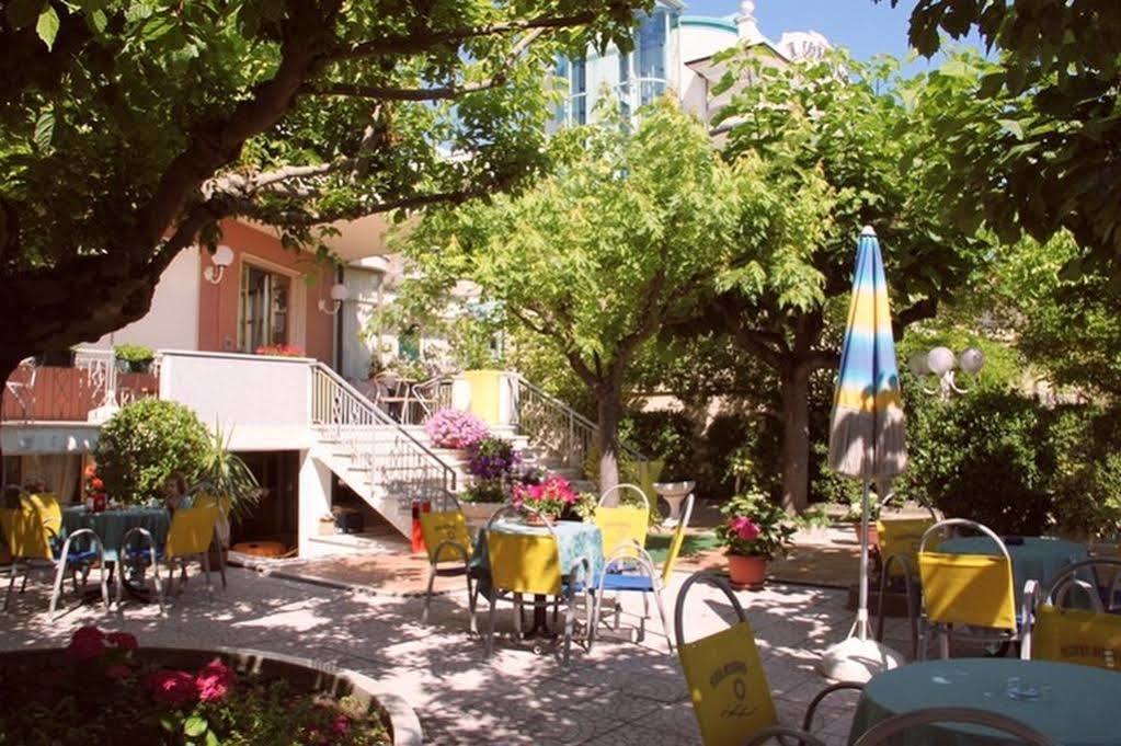 Hotel Moderno - Bed & Breakfast Cervia Exterior foto